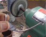 Máy sản xuất cựa gà đá