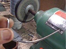 Máy sản xuất cựa gà đá