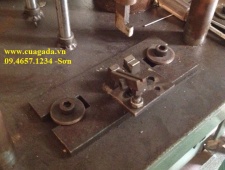 Máy sản xuất cựa gà đá